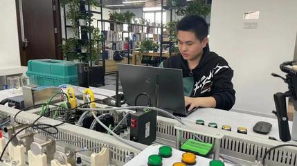 連摘三金!長(zhǎng)寧代表隊(duì)在上海市第一屆職業(yè)技能大賽中表現(xiàn)搶眼